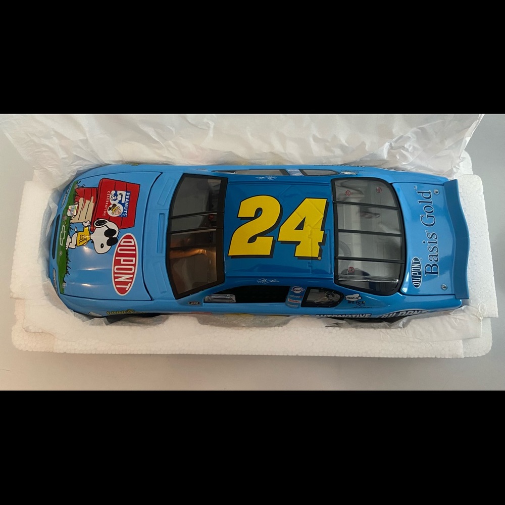 Die-Cast 1:18 scale Jeff Gordon Peanuts collectors car. Brand new in box.